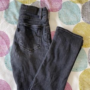 LEVIS HIGH WAISTED JEANS
